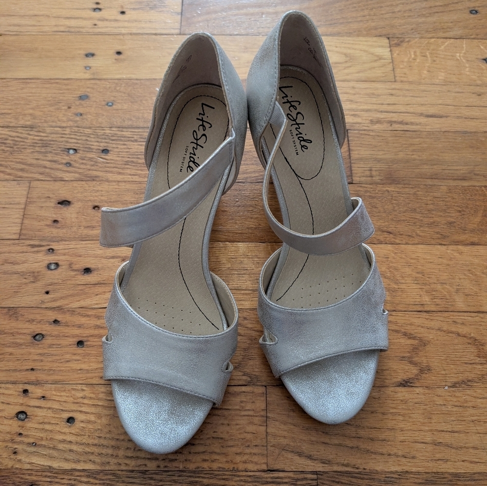 Life Stride Women's Metallic Silver Heels - Picture 4 of 8